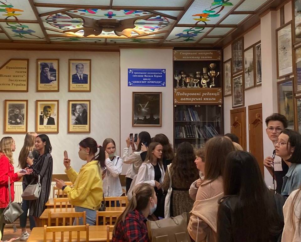 Першокурсники фотографували редакцію і ділились враженнями 